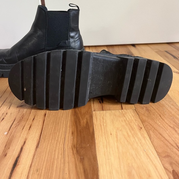 Donald Pliner lug sole chelsea boots - Picture 3 of 5